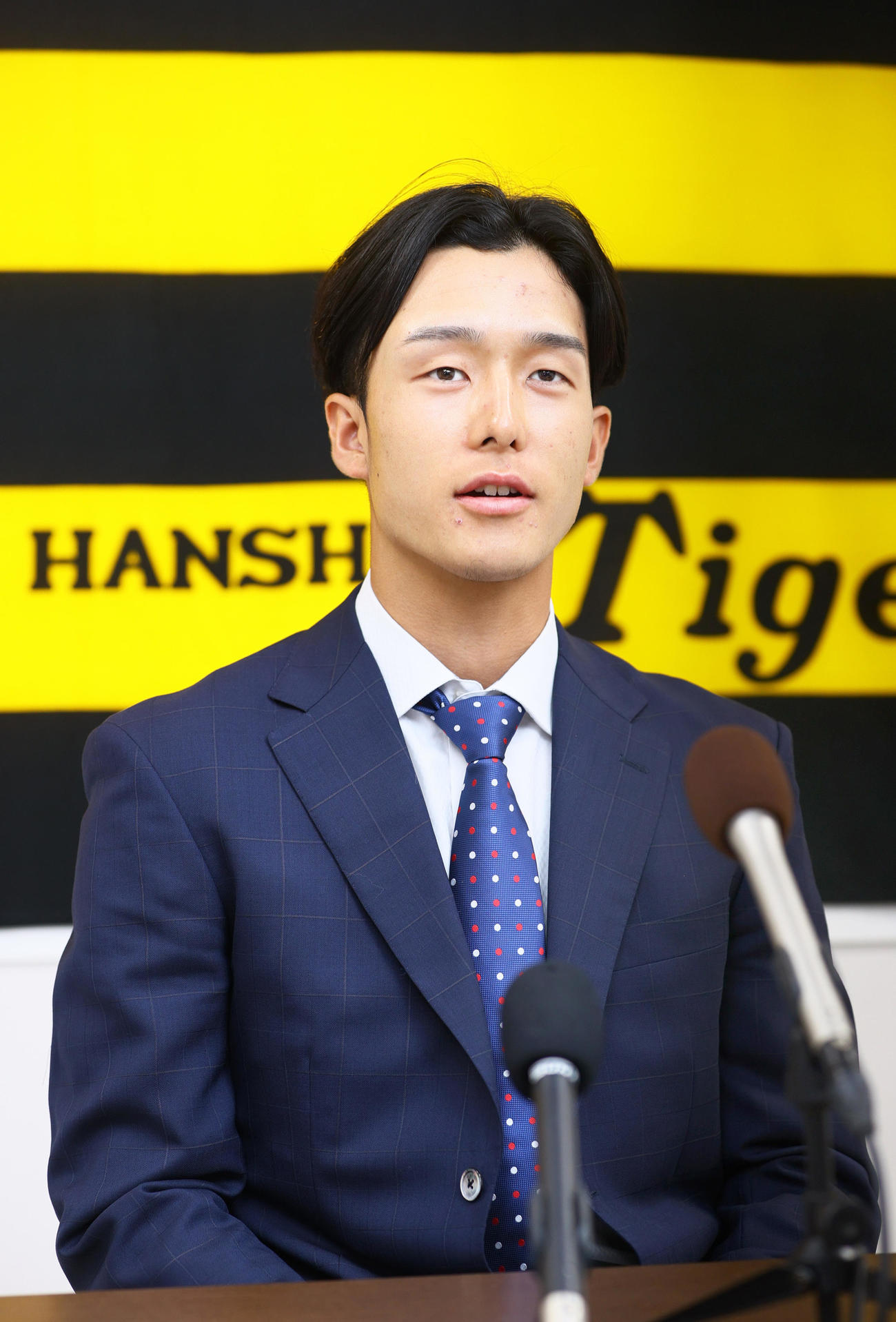 契約更改を終え会見する阪神小幡（撮影・上山淳一）