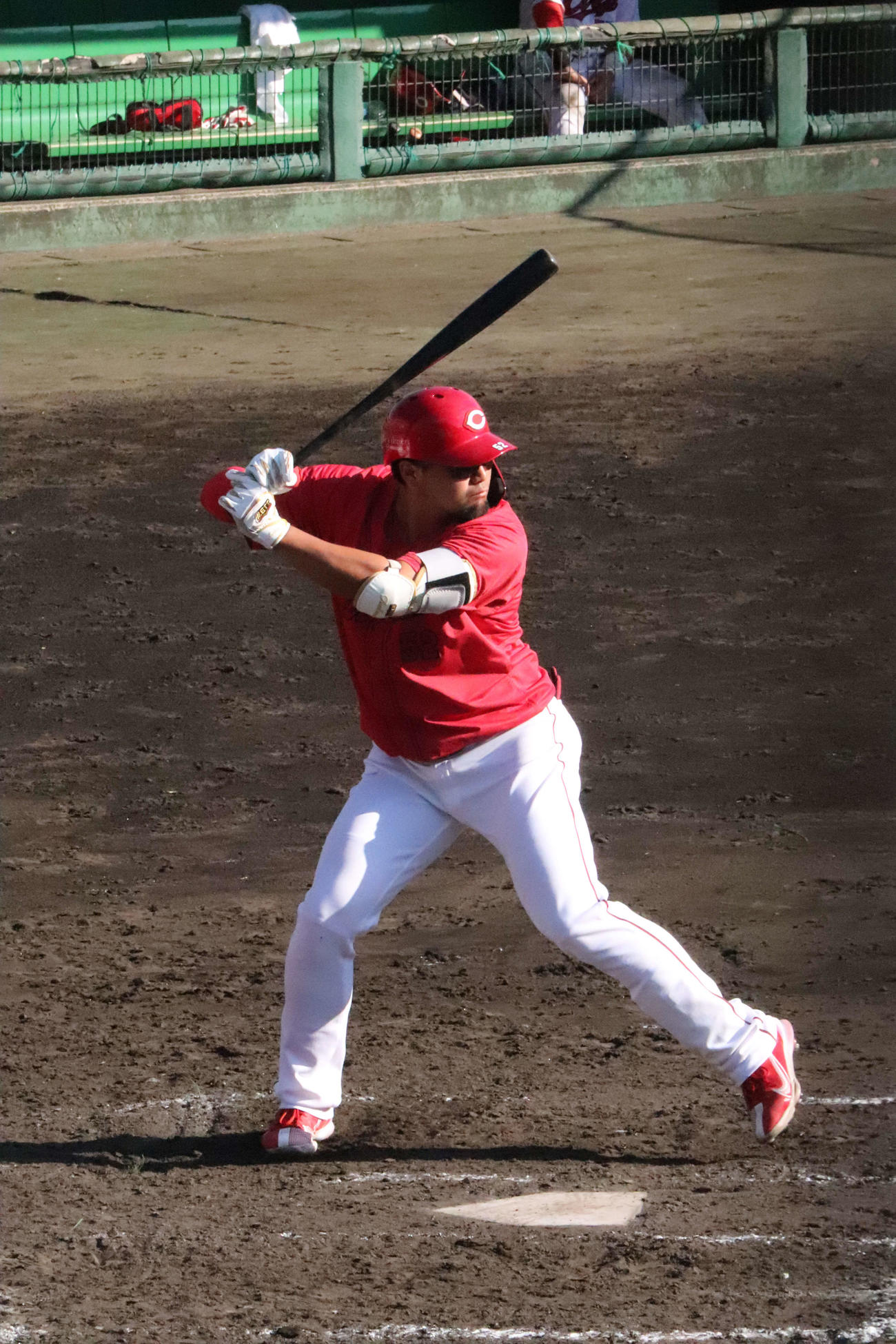 秋季キャンプの紅白戦に出場した広島末包昇大内野手（撮影・前原淳）