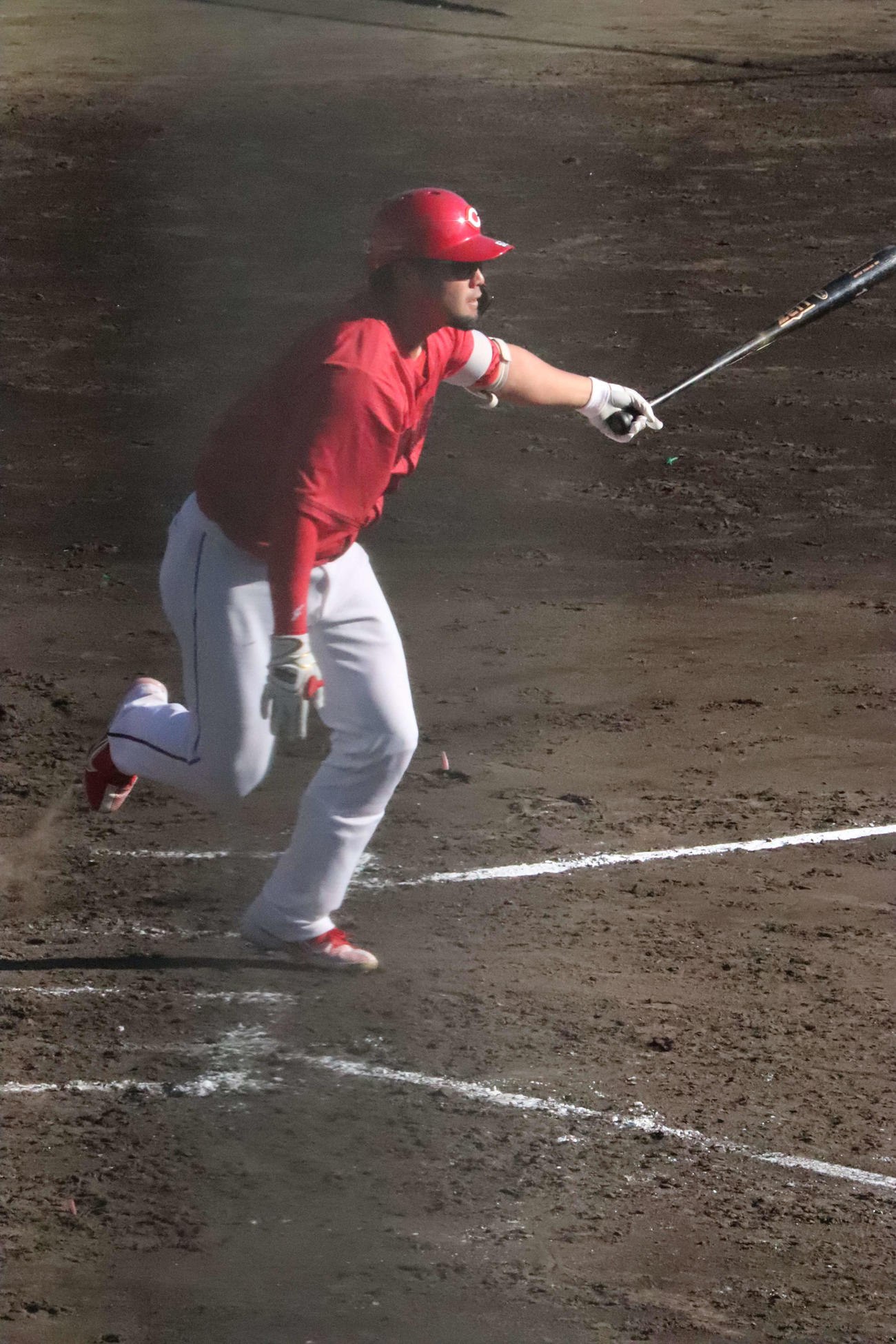 秋季キャンプの紅白戦の7回に右前適時打を放った広島末包昇大内野手（撮影・前原淳）