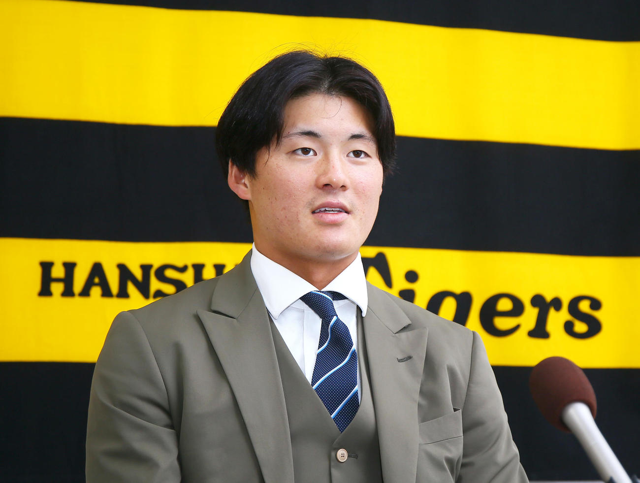 契約更改を終え会見する阪神前川（撮影・上山淳一）