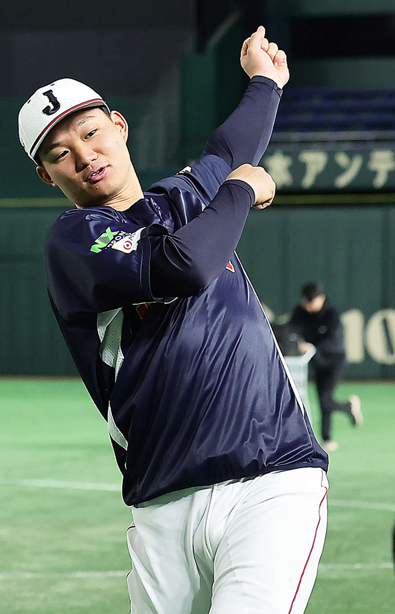 18日に行われた日本対オーストラリア戦で、試合前、体を動かす森下