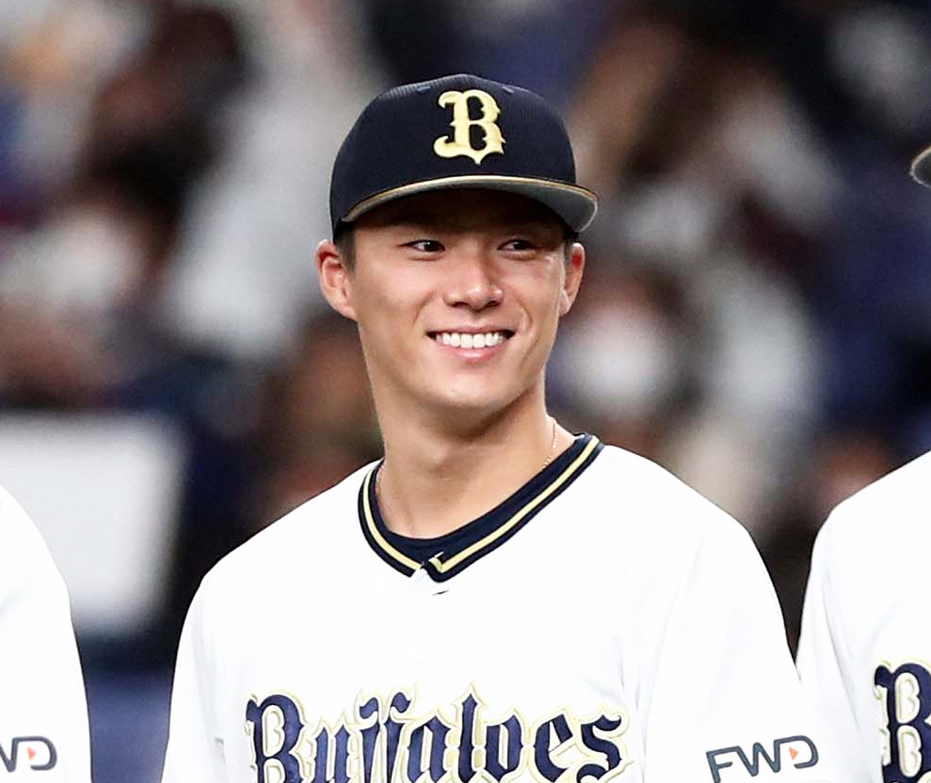 ホーム最終戦セレモニーで笑顔を見せる山本由伸（2020年11月6日撮影）