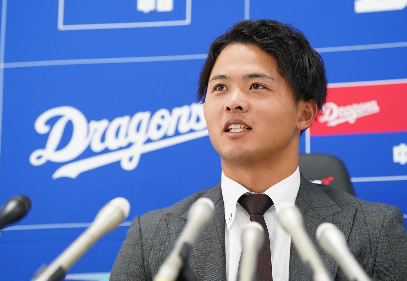 契約交渉を終え会見する石橋（撮影・森本幸一）