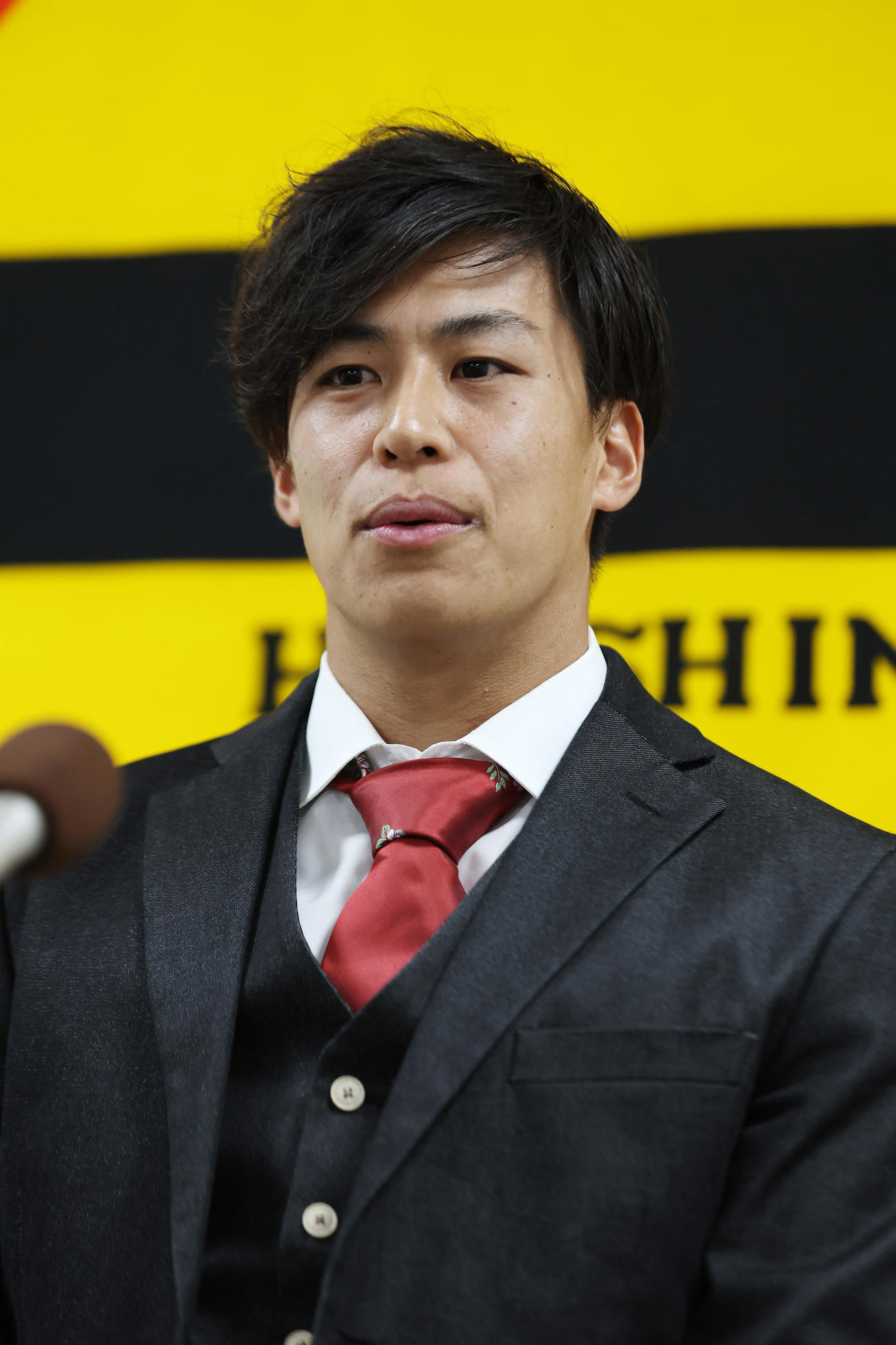 契約更改を終え会見に臨む阪神植田（撮影・前田充）