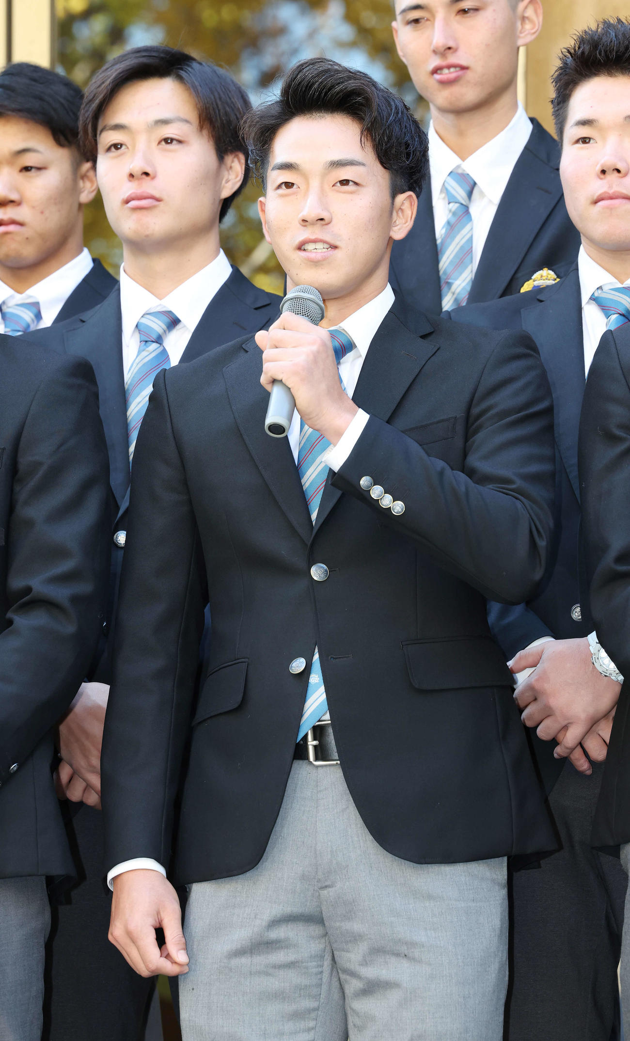 東都大学野球秋季リーグ戦の優勝報告会であいさつする青学大・常広（撮影・宮地輝）