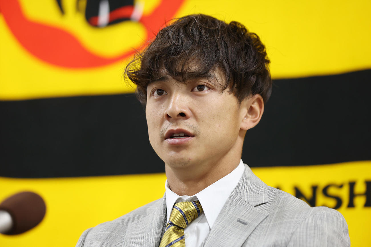 契約更改を終え会見に臨む阪神熊谷（撮影・前田充）