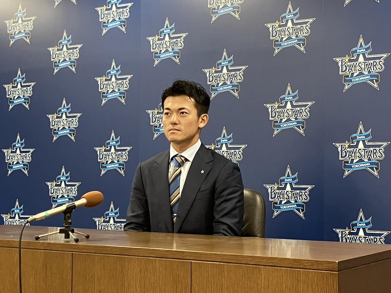契約更改交渉に臨み、540万円増でサインしたDeNA林（撮影・久保賢吾）