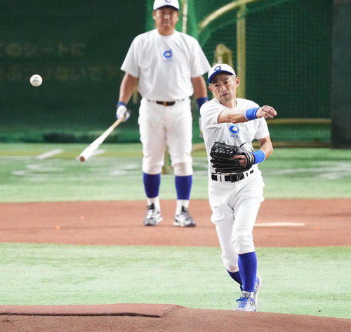 試合前、練習をするイチロー氏(撮影・菅敏)