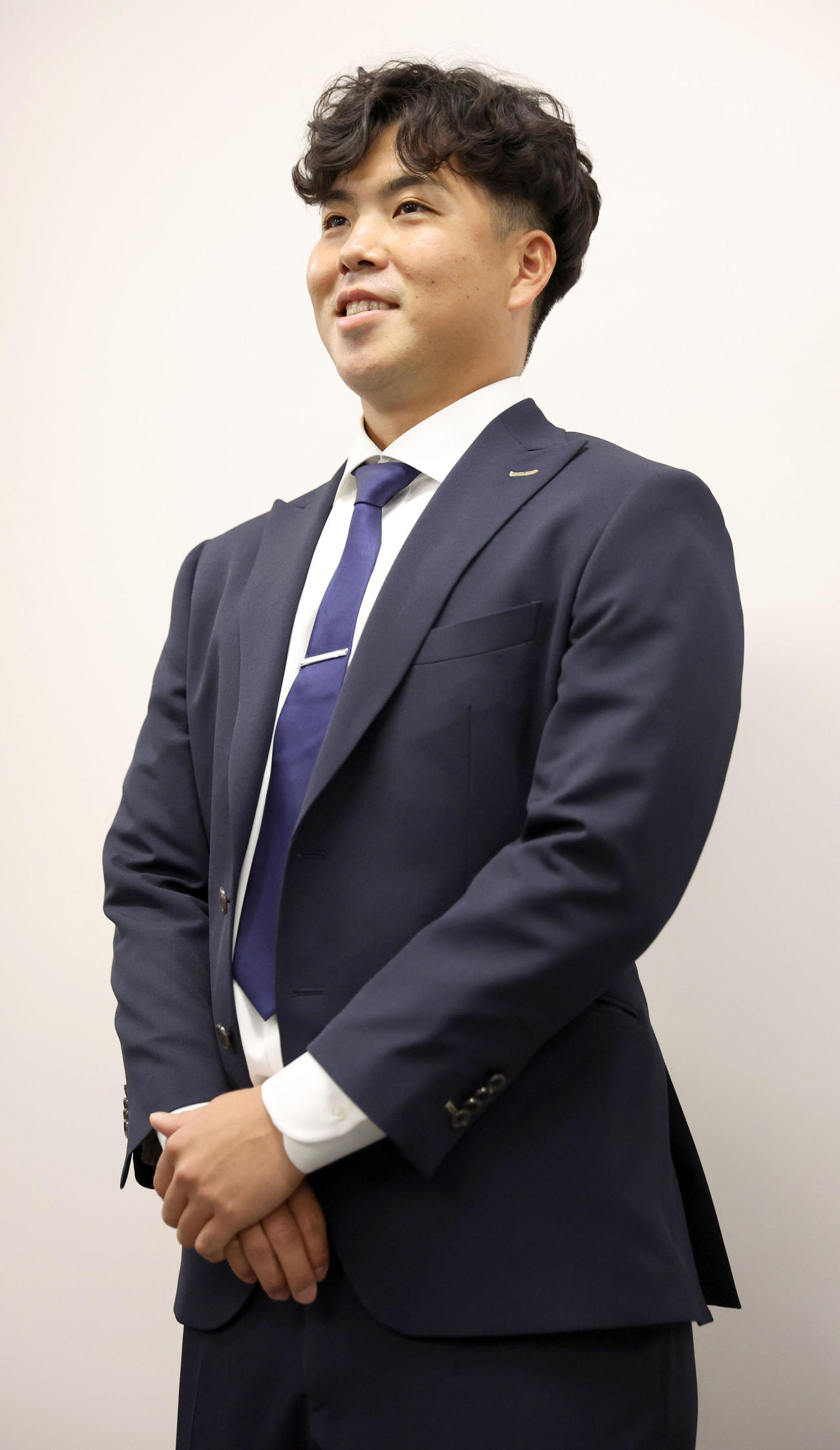 契約更改を終え囲み取材に応じる日本ハム金村（撮影・佐藤翔太）