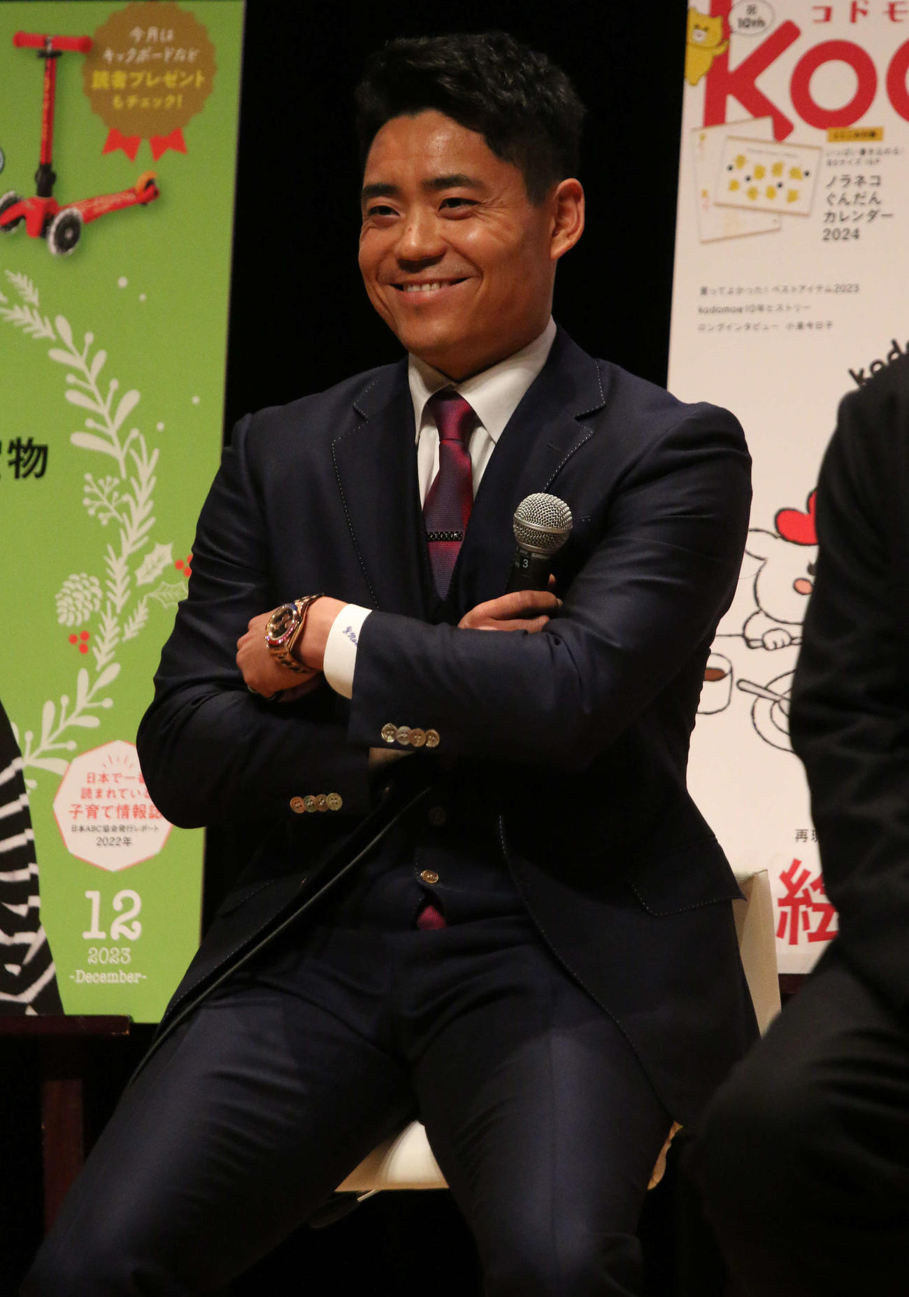 「第16回ペアレンティングアワード」授賞式で表彰を受けたヤクルト中村悠平捕手（撮影・木下大輔）