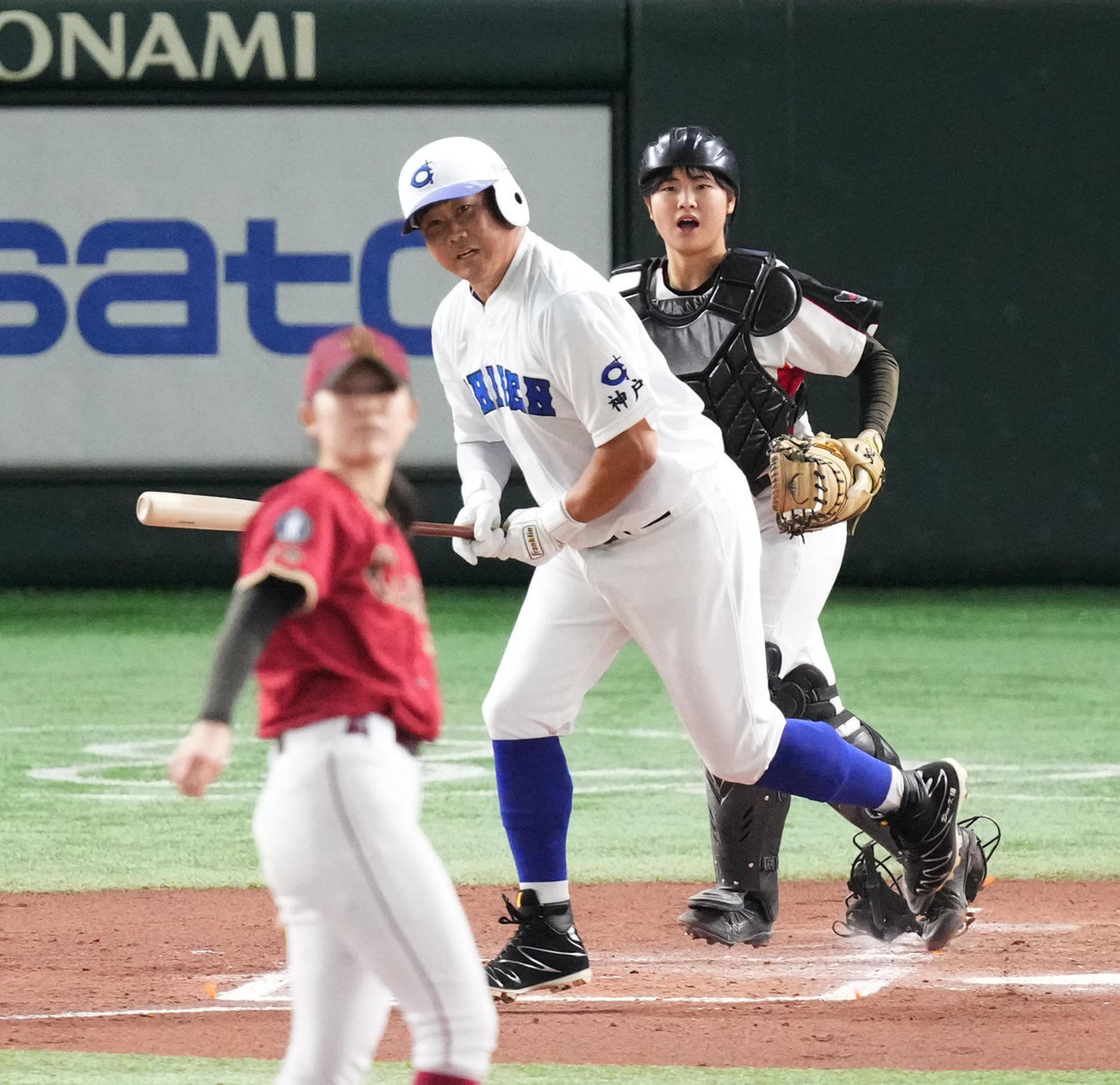 イチロー選抜対高校野球女子選抜　1回浦イチロー選抜1死一塁、中前打を放つ松坂氏。投手青木（撮影・菅敏）