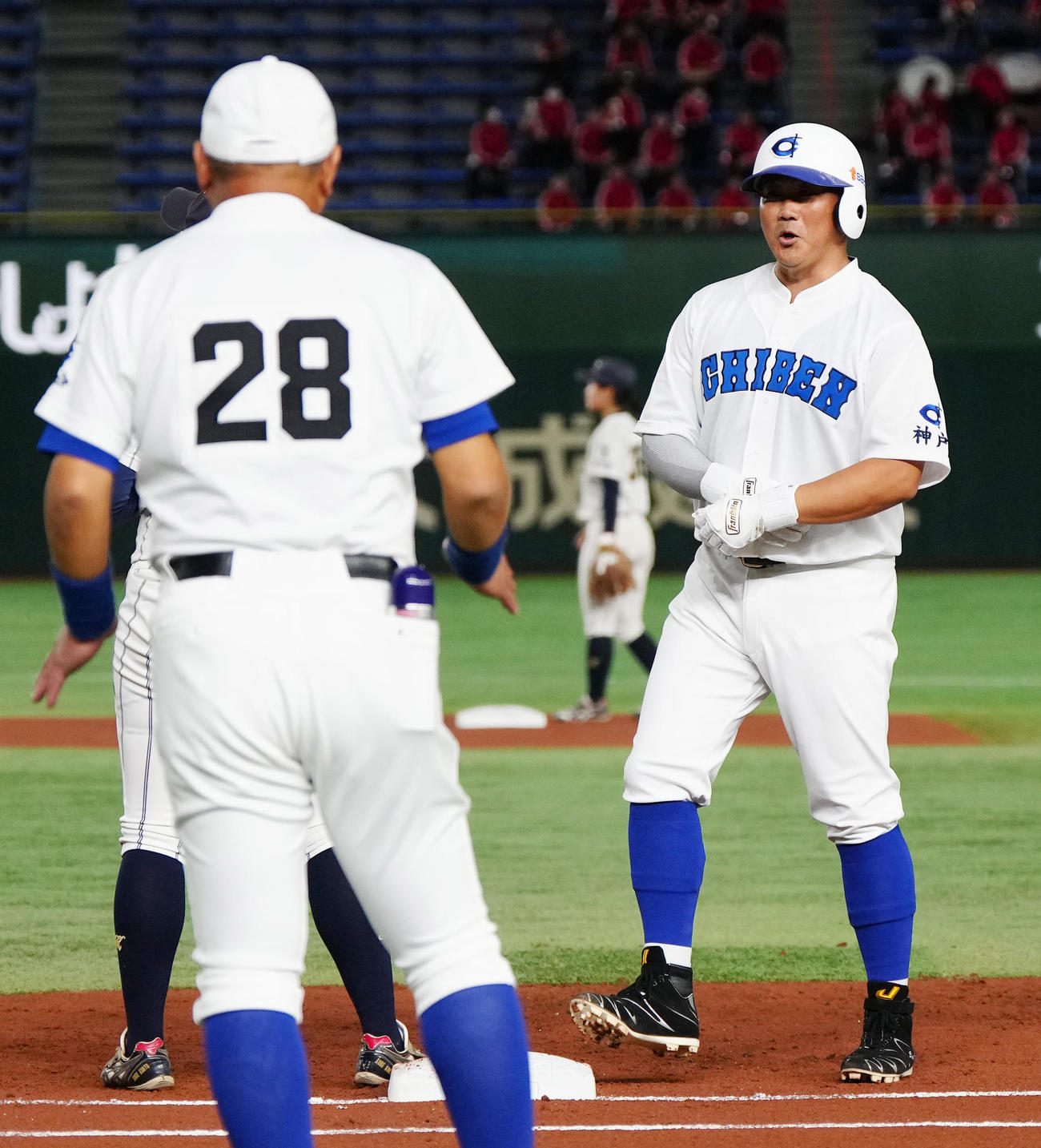 イチロー選抜対高校野球女子選抜　1回裏イチロー選抜1死一塁、中前打を放った松坂氏（撮影・江口和貴）