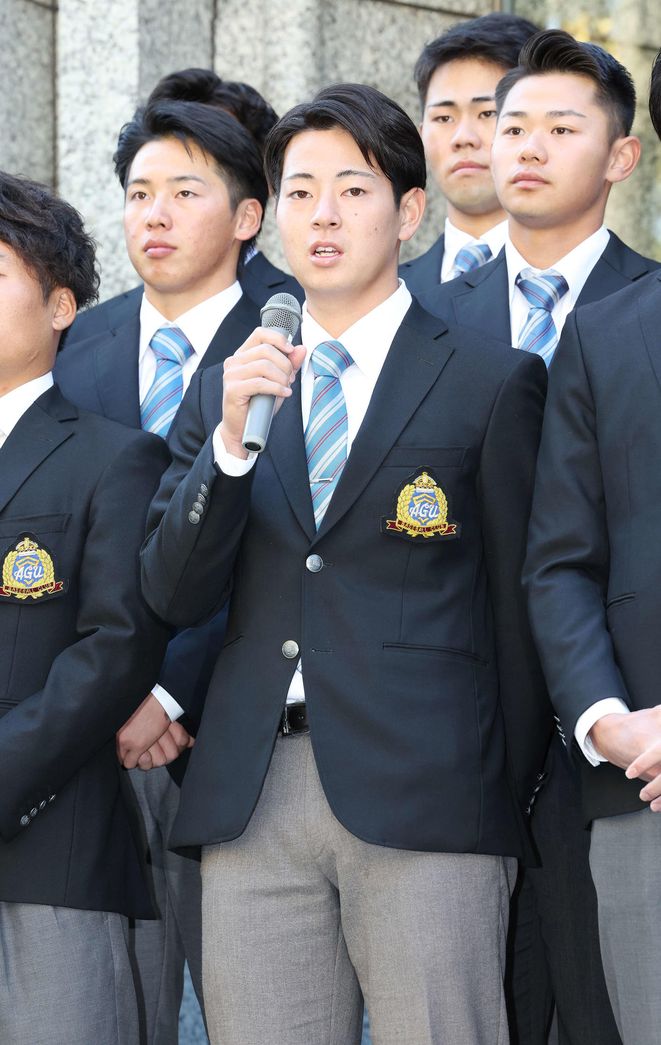 東都大学野球秋季リーグ戦の優勝報告会であいさつする青学大・下村（撮影・宮地輝）