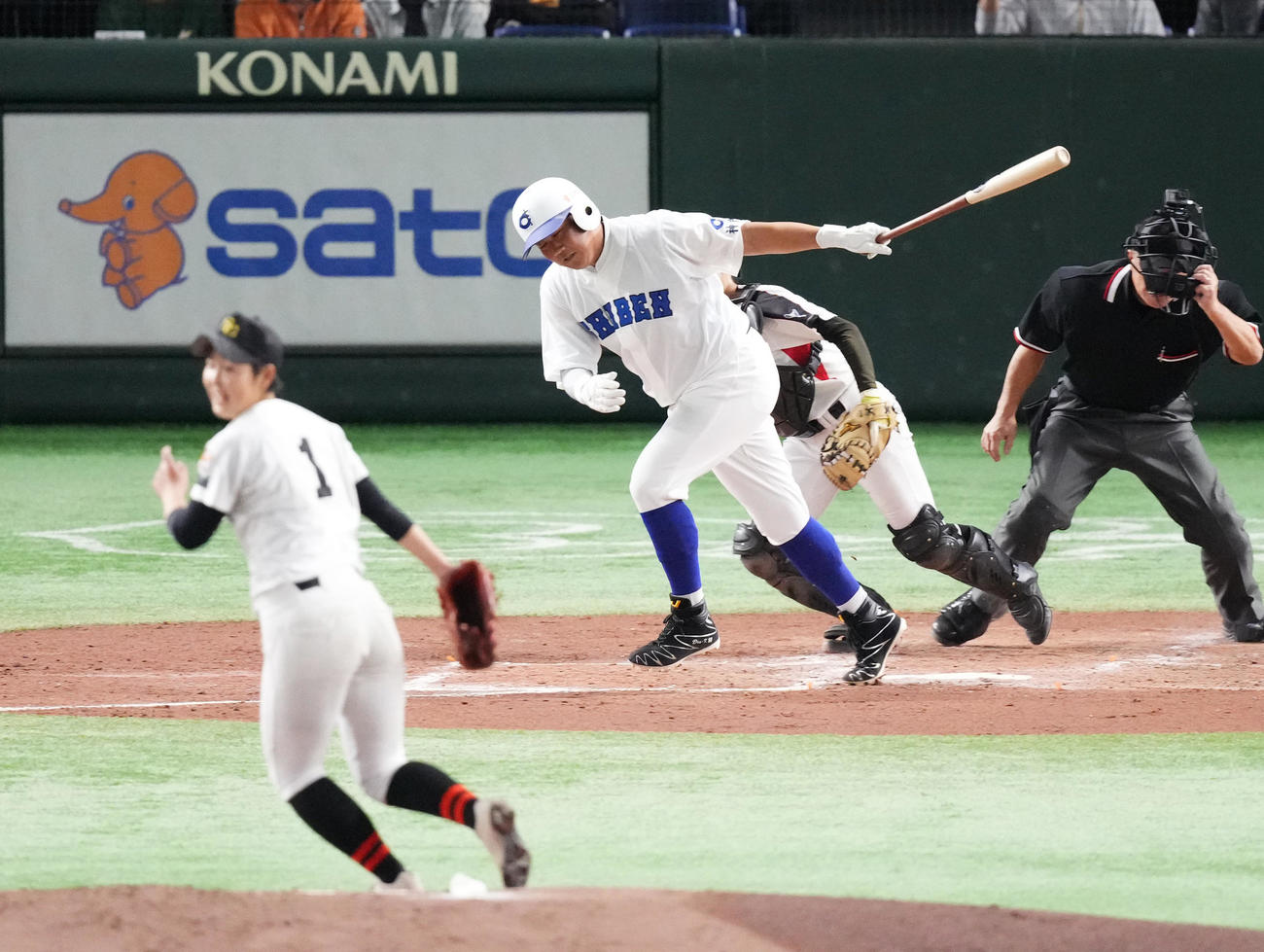 イチロー選抜対高校野球女子選抜　3回裏イチロー選抜2死、二ゴロに倒れる松坂氏。投手松崎（撮影・菅敏）