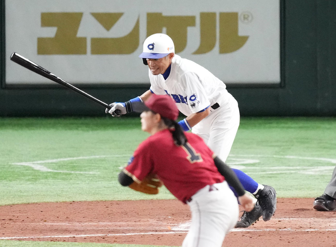 イチロー選抜対高校野球女子選抜　2回裏イチロー選抜1死、二ゴロに倒れるイチロー氏。投手青木（撮影・菅敏）