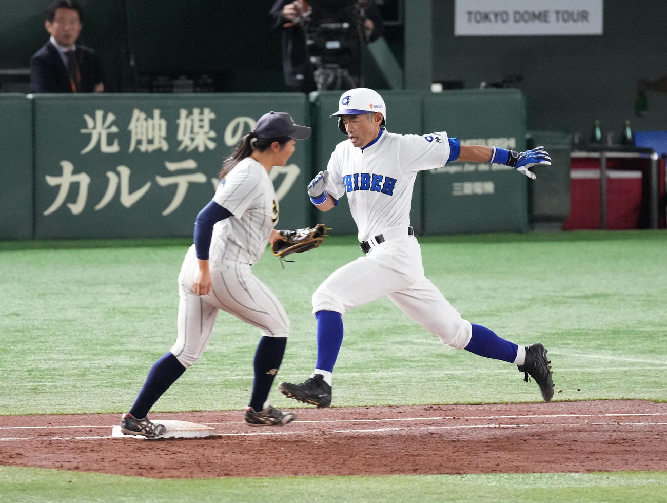 イチロー選抜対高校野球女子選抜　2回裏イチロー選抜1死、二ゴロに倒れるイチロー氏（撮影・菅敏）