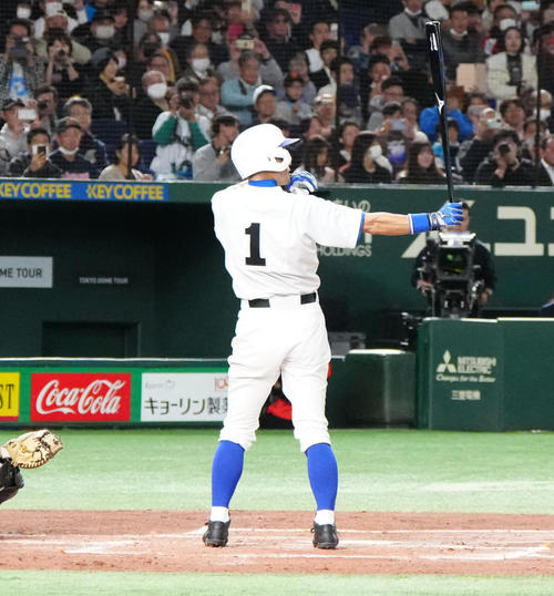 イチロー選抜対高校野球女子選抜 2回裏イチロー選抜1死、打席に立つイチロー氏(撮影・江口和貴)