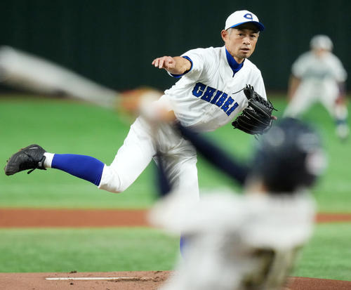 イチロー選抜対高校女子野球選抜 力投するイチロー選抜先発のイチロー氏(撮影・横山健太)