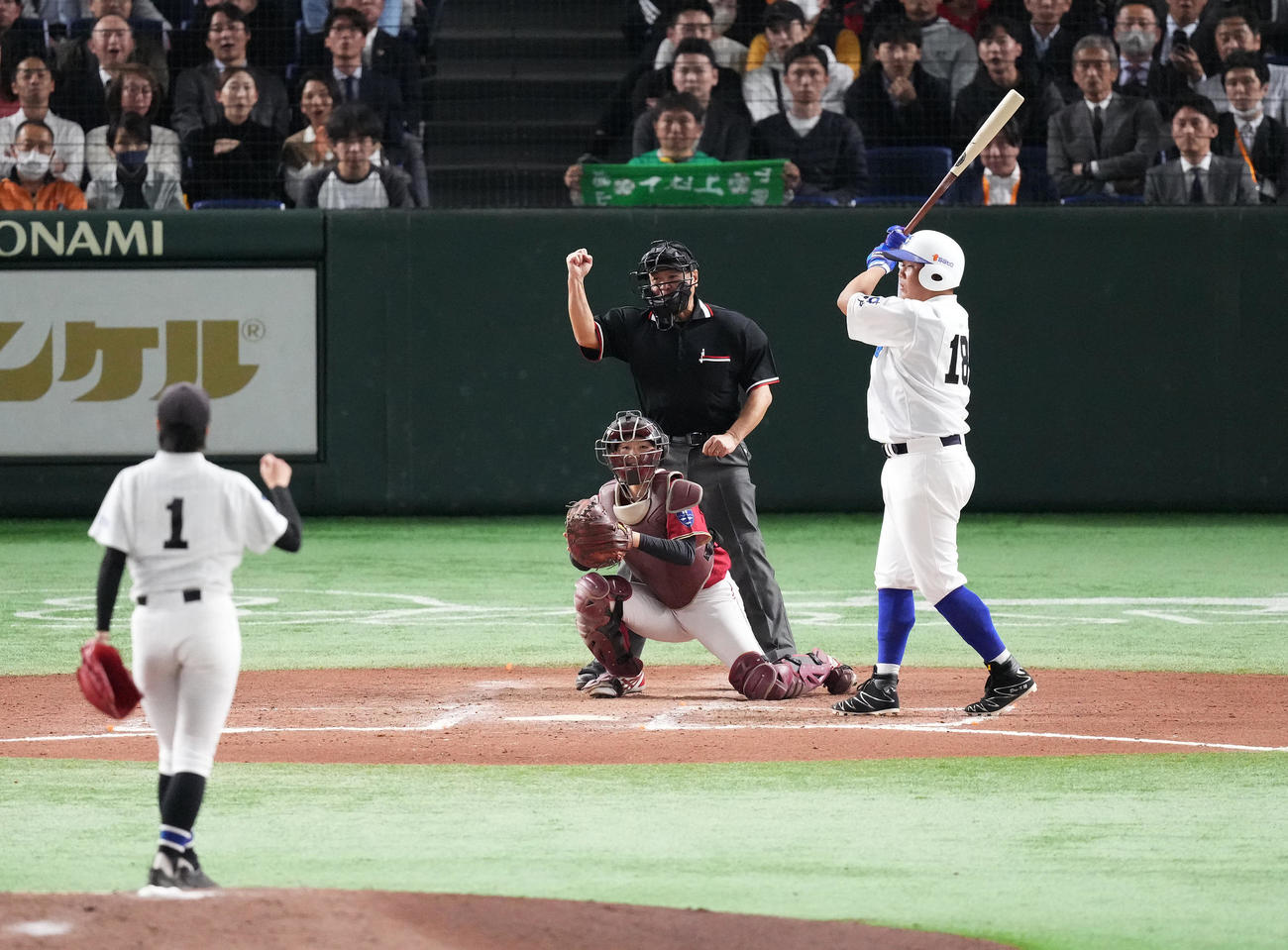 イチロー選抜対高校野球女子選抜　8回裏イチロー選抜1死、見逃しの三振に倒れる松坂氏。投手加川（撮影・菅敏）