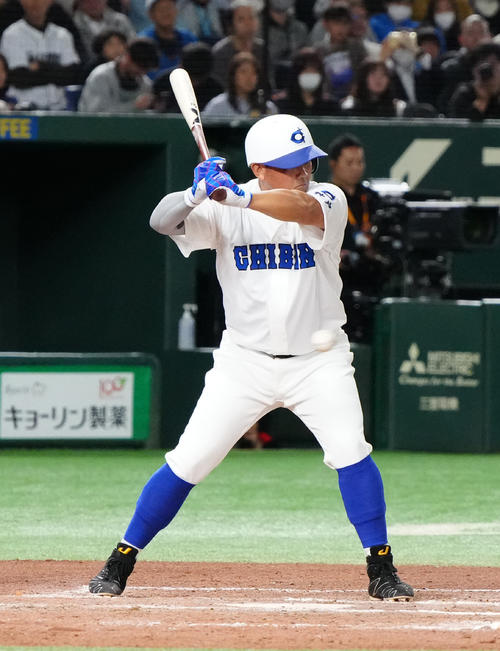 イチロー選抜対高校野球女子選抜 8回裏イチロー選抜1死、見逃しの三振に倒れる松坂氏(撮影・江口和貴)
