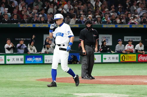 イチロー選抜対高校野球女子選抜 7回裏イチロー選抜無死一塁、見逃しの三振に倒れたイチロー氏(撮影・江口和貴)