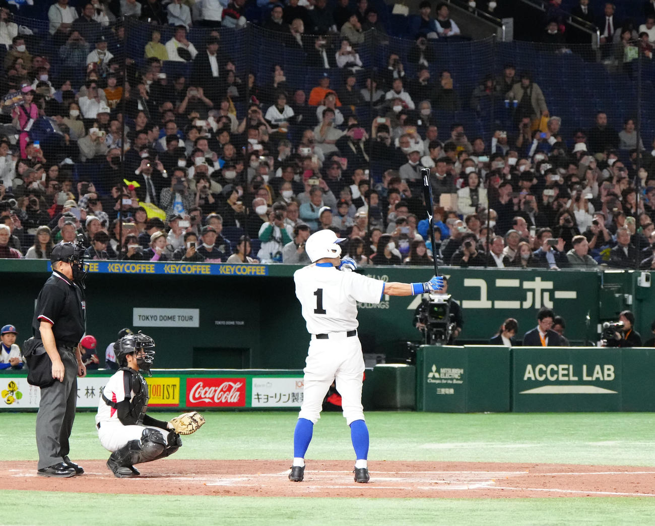 イチロー選抜対高校野球女子選抜　2回裏イチロー選抜1死、打席に立つイチロー氏（撮影・江口和貴）