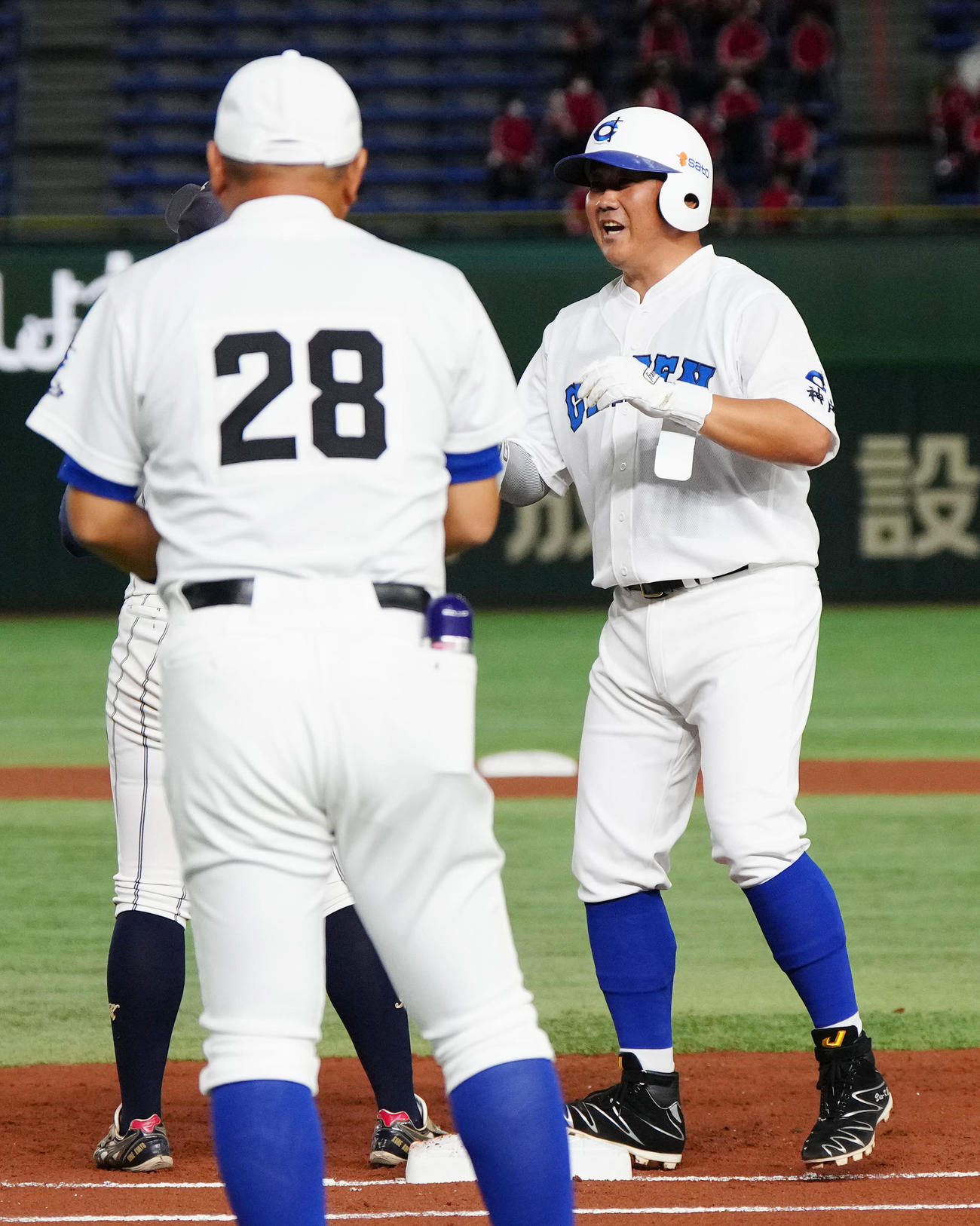 イチロー選抜対高校野球女子選抜　1回裏イチロー選抜1死一塁、中前打を放った松坂氏（撮影・江口和貴）
