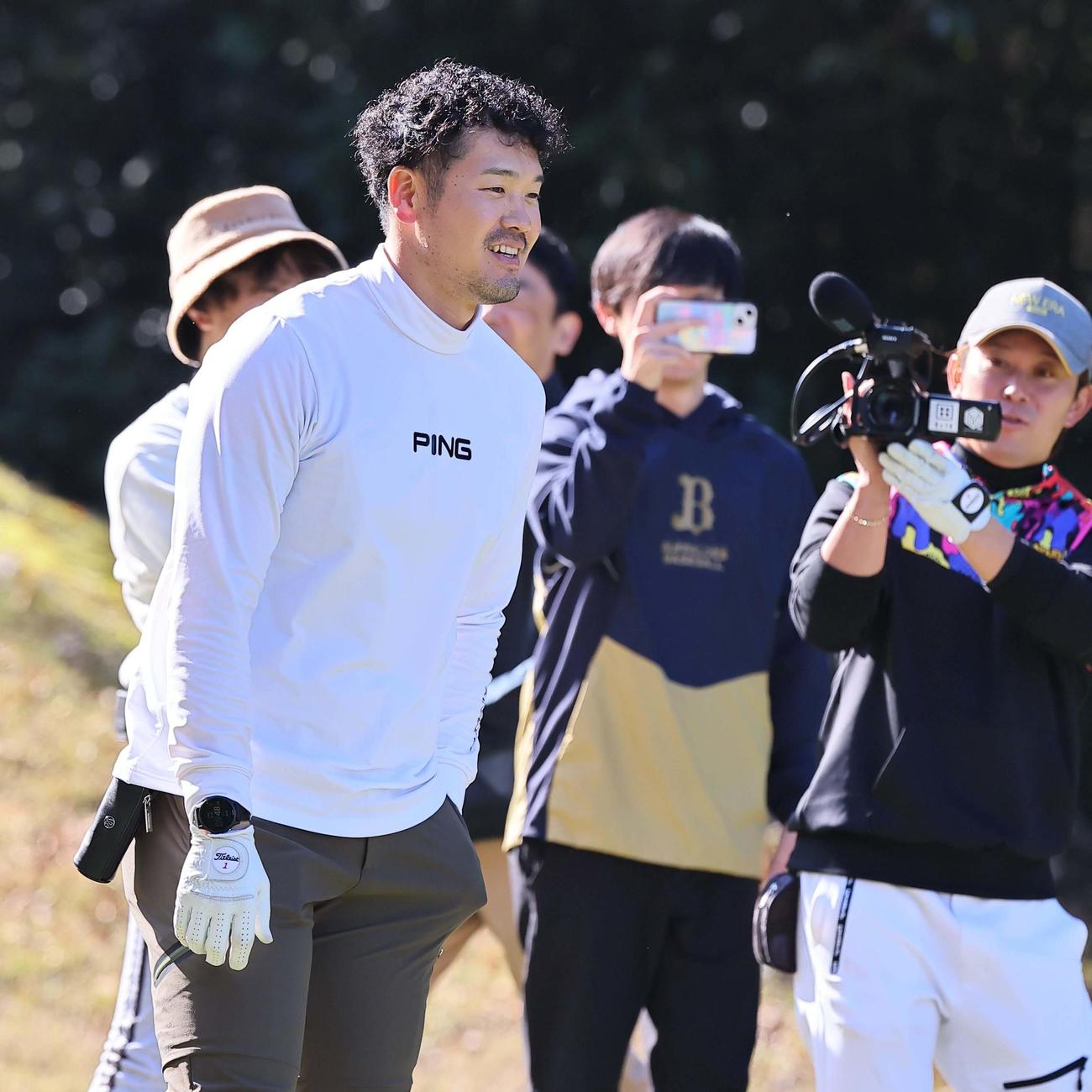 オリックス選手会ゴルフコンペに参加し笑顔を見せるT－岡田（撮影・上田博志）