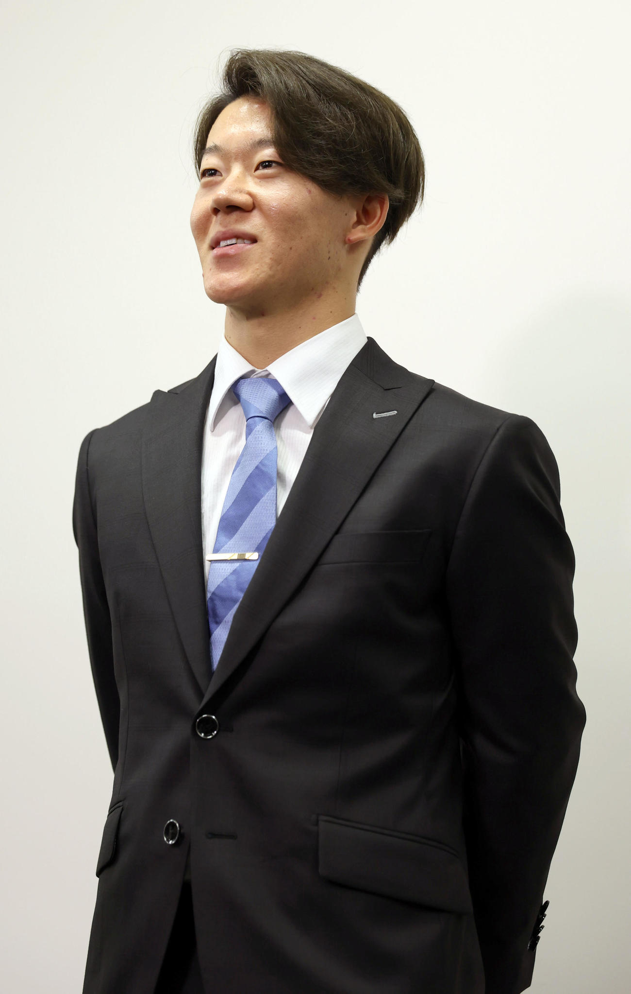 契約更改を終え囲み取材を受ける日本ハム矢沢（撮影・佐藤翔太）