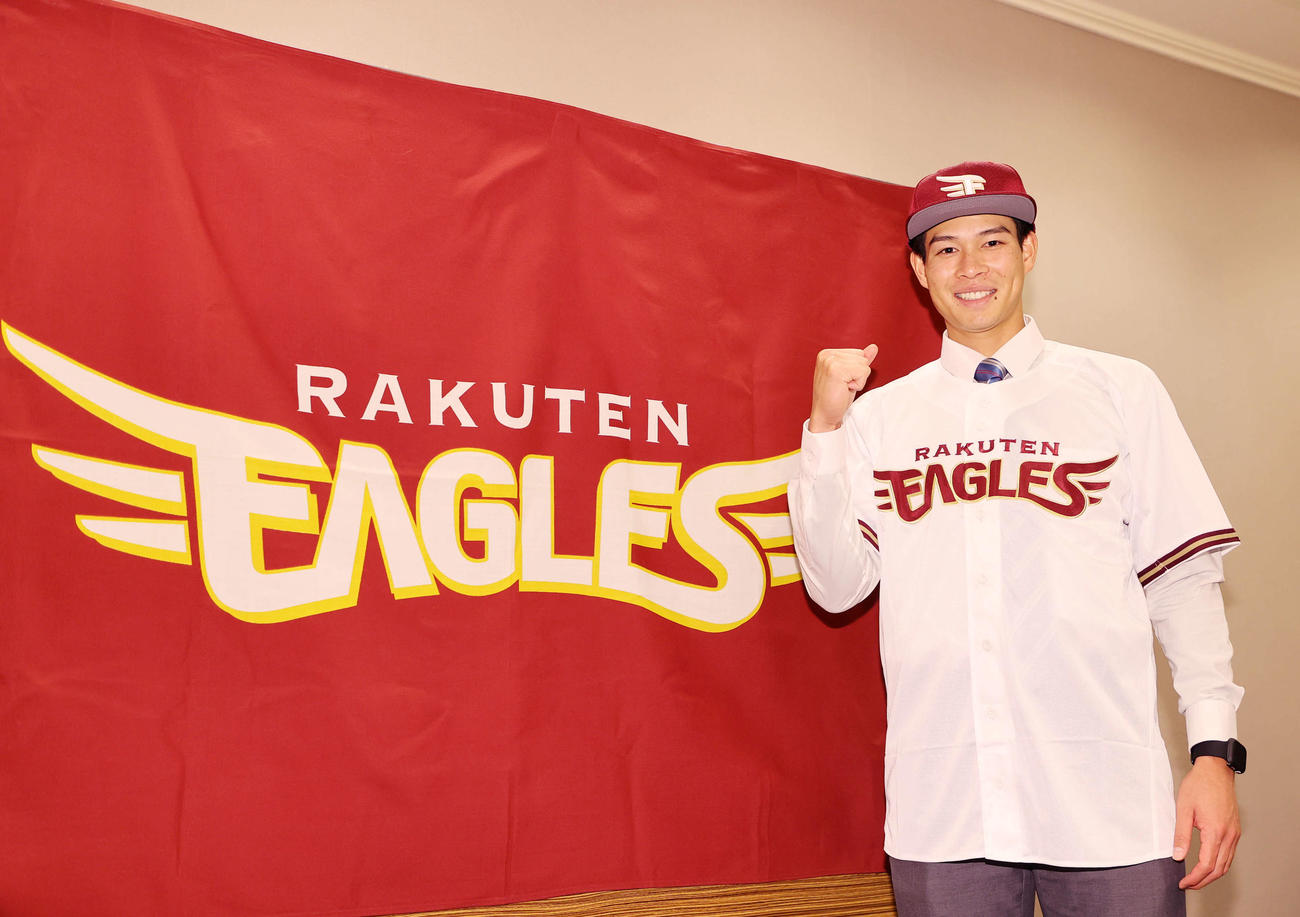 契約合意した楽天ドラフト6位の青学大・中島（撮影・鈴木正人）