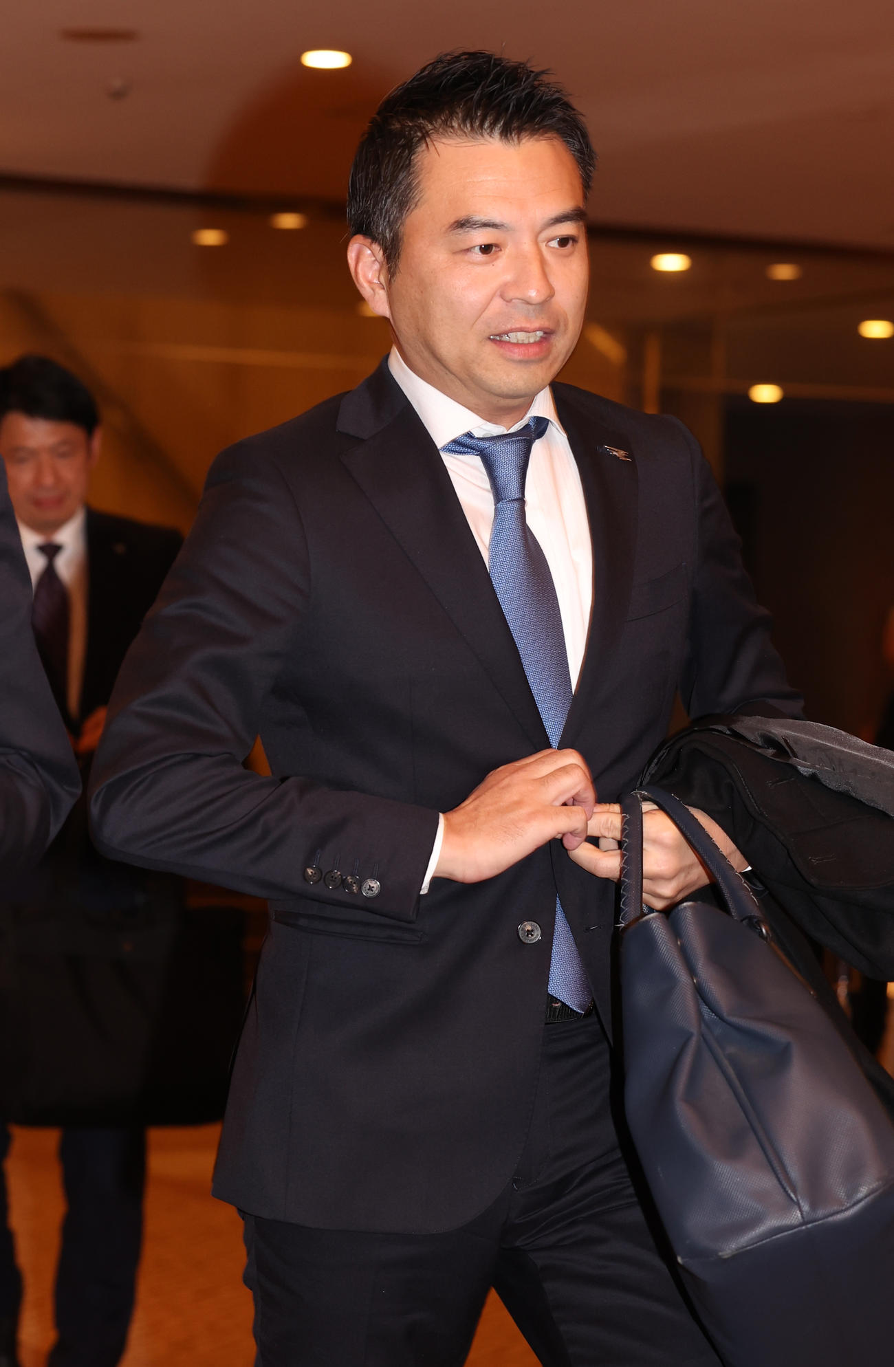 オーナー会議に出席する楽天森井オーナー代行（撮影・野上伸悟）