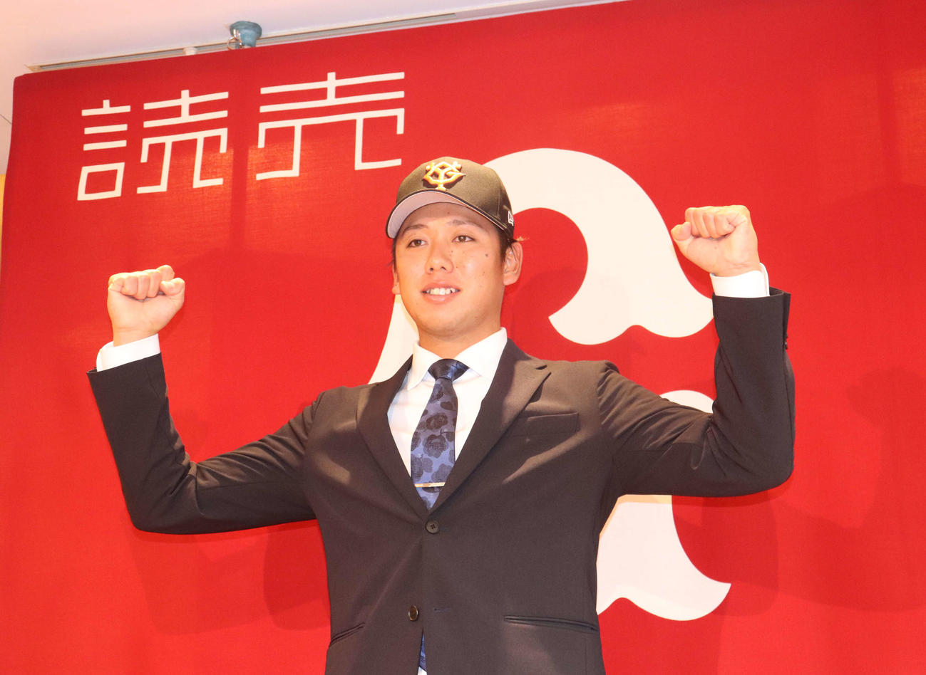仮契約を結び、記者会見に出席した巨人ドラフト5位の日本生命・又木（撮影・小早川宗一郎）