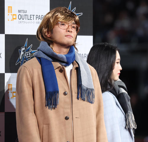 ファンフェスティバルのファッションショーに参加する日本ハム郡司(撮影・佐藤翔太)