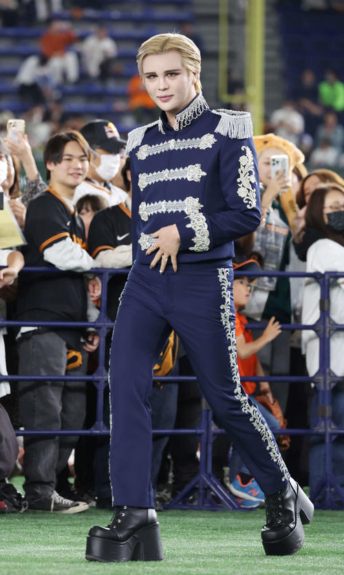 巨人ファン感謝デーに登壇するMatt（撮影・宮地輝）