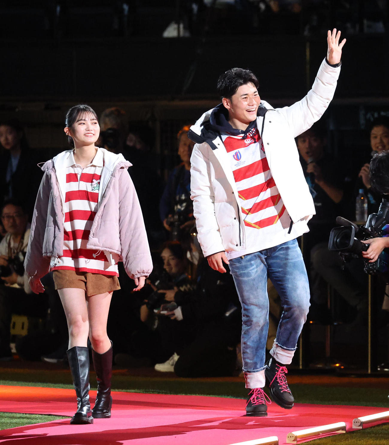 ファンフェスティバルのファッションショーに参加する日本ハム清宮（撮影・佐藤翔太）