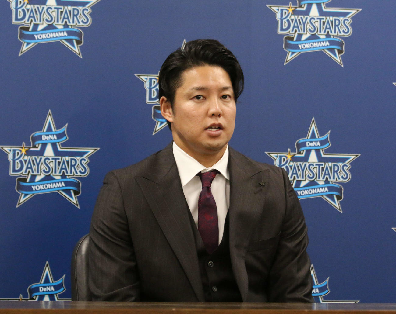 横浜市内の球団事務所で契約更改を終えたDeNA森原（撮影・木下大輔）
