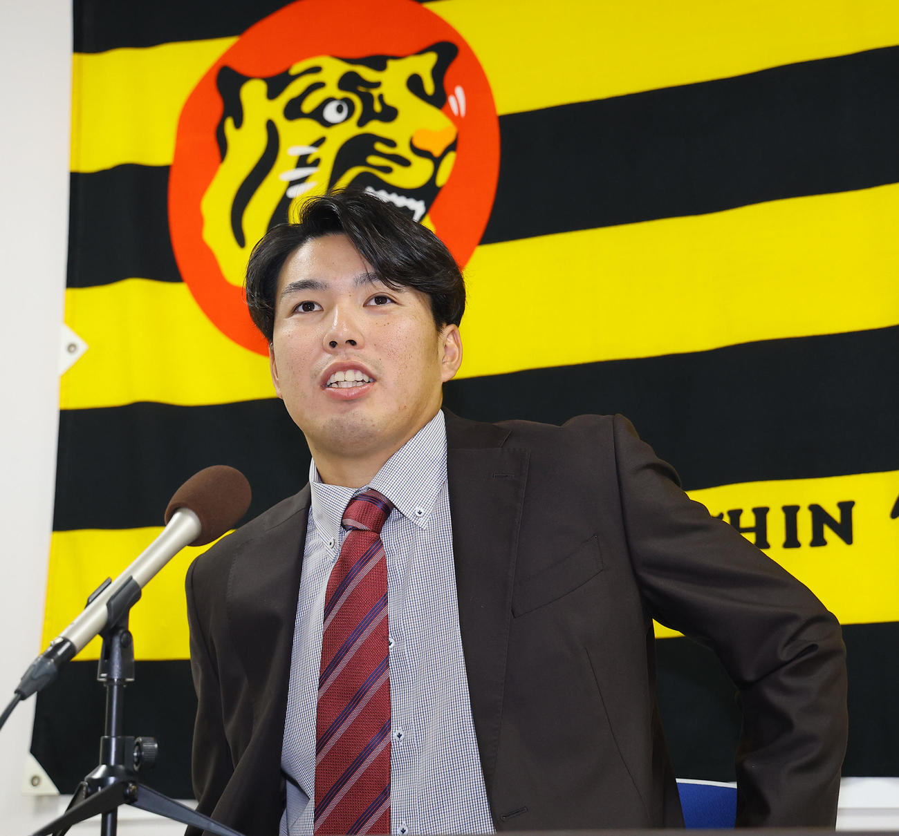 契約更改を終え記者会見する阪神馬場（撮影・藤尾明華）