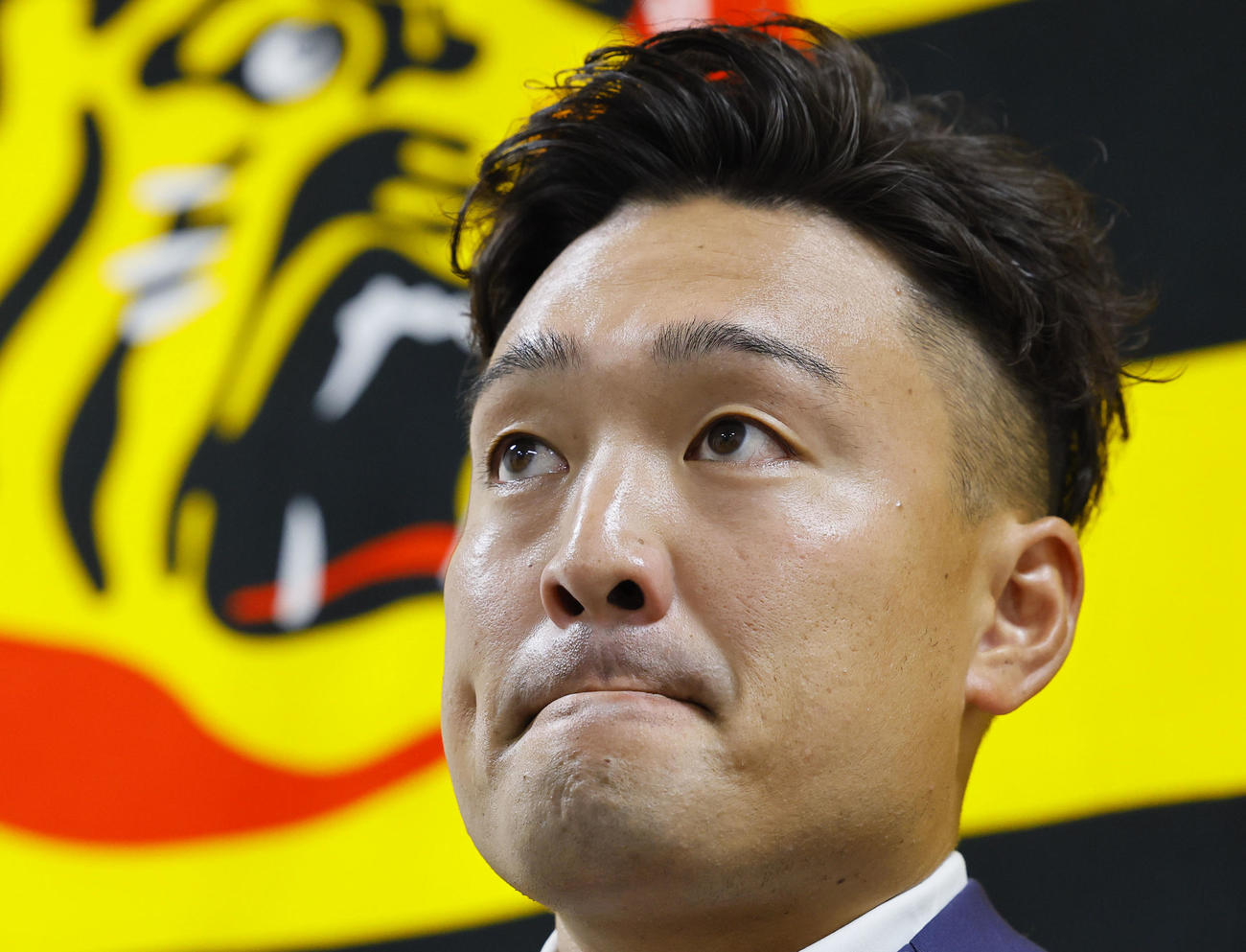 契約更改を終え記者会見する阪神秋山（撮影・藤尾明華）