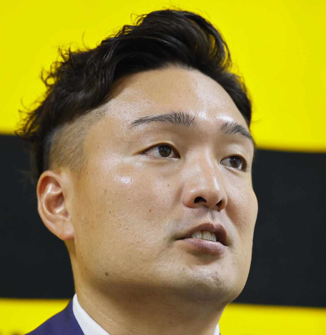 契約更改を終え記者会見する阪神秋山（撮影・藤尾明華）