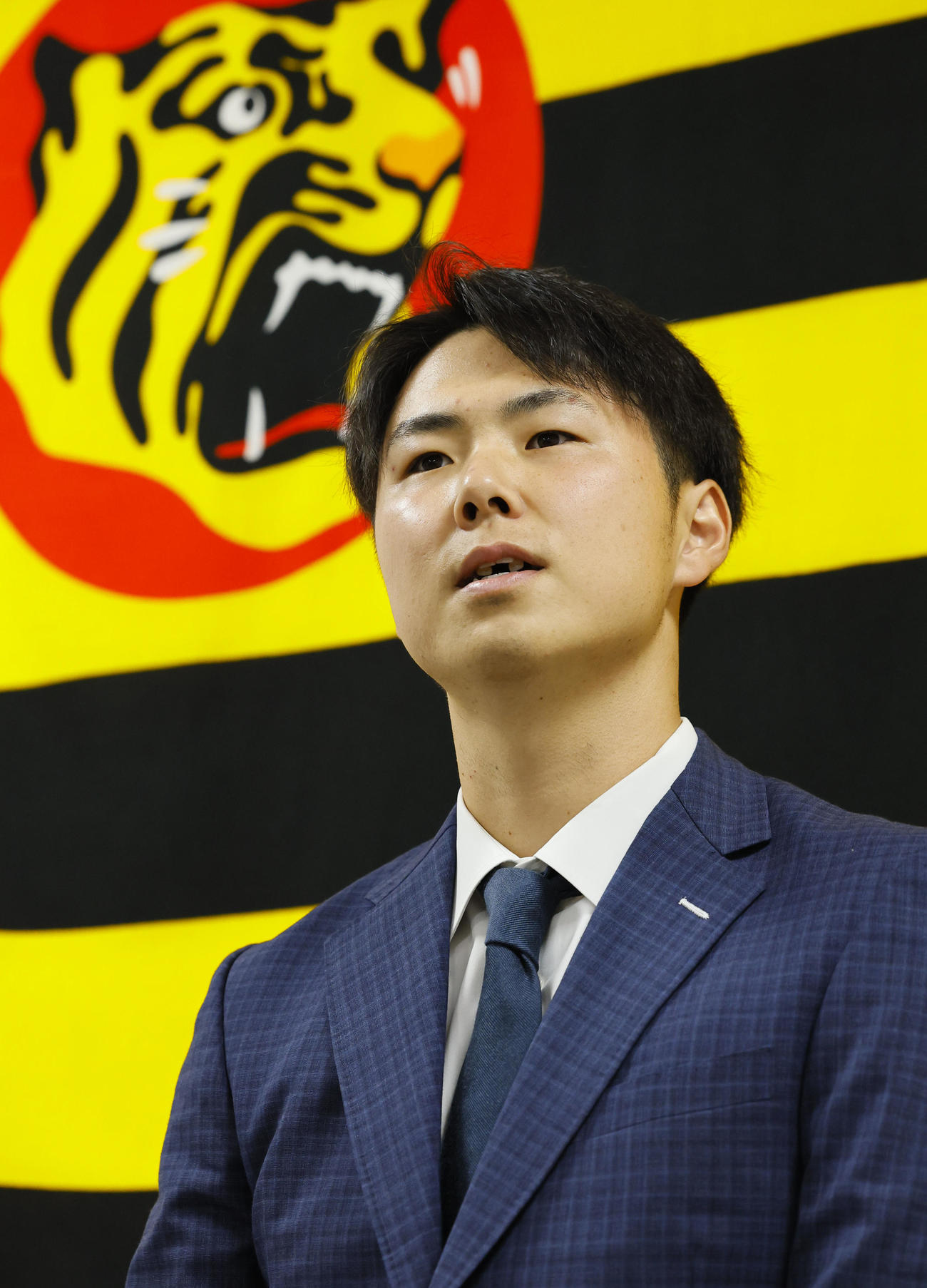 契約更改を終え、記者会見する阪神浜地真（撮影・藤尾明華）