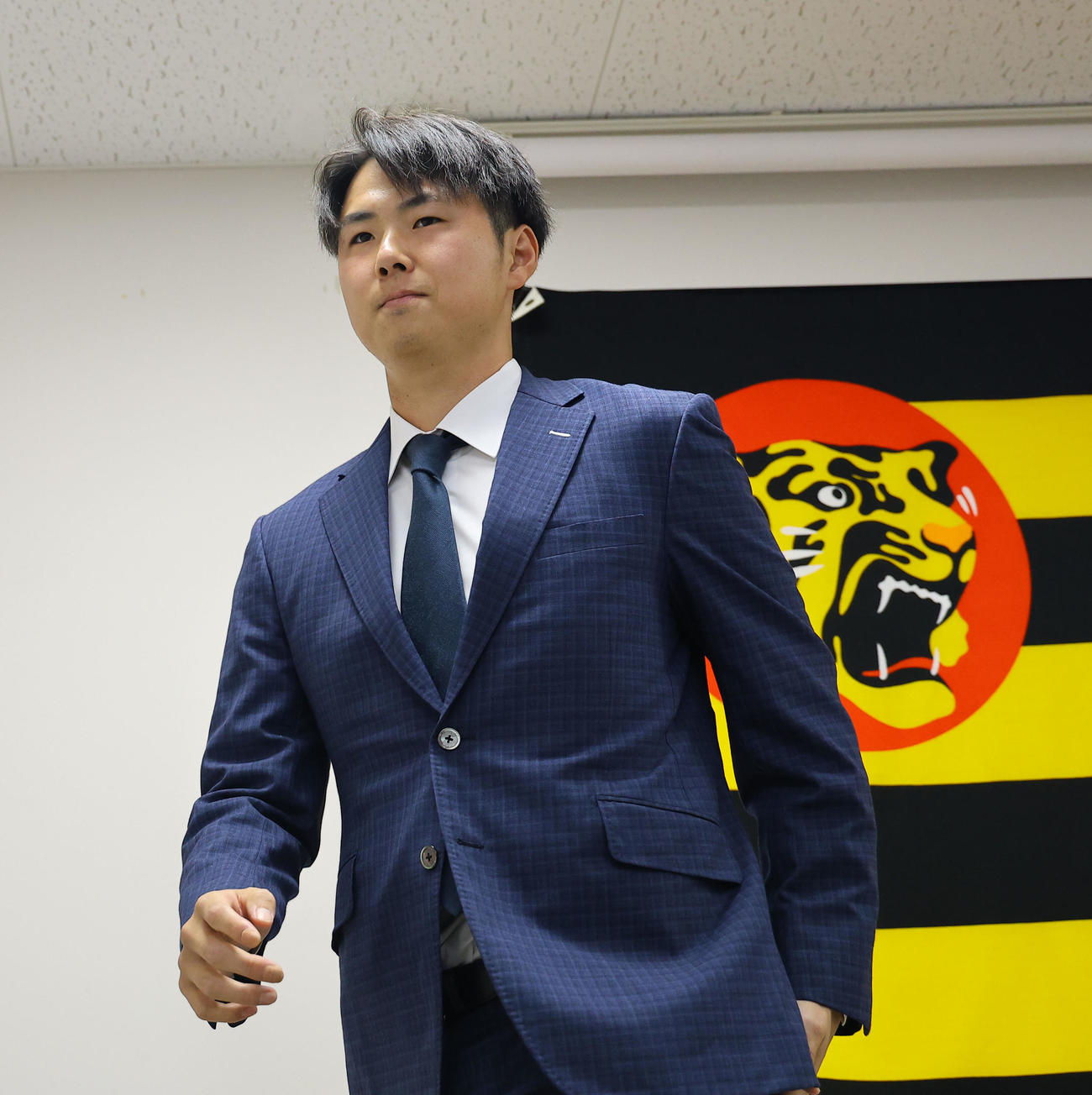 契約更改を終えた阪神浜地真（撮影・藤尾明華）