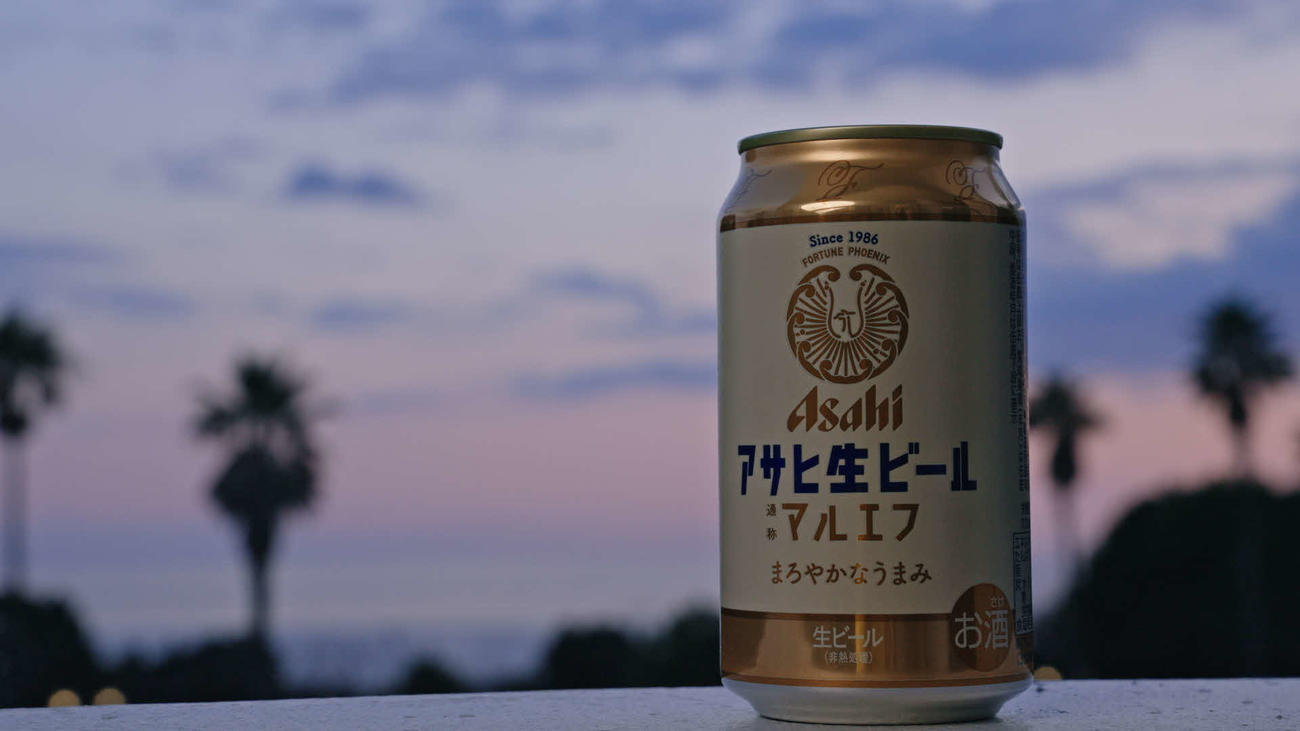 阪神平田ヘッドコーチが出演するアサヒビールPR動画（アサヒビール提供）