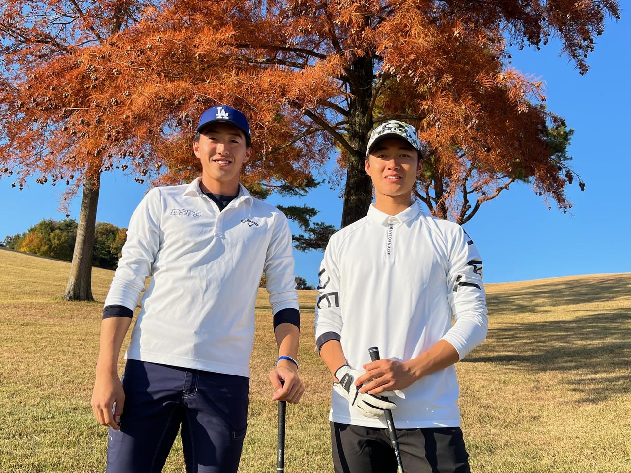 西武の納会ゴルフに参加した黒田（左）と菅井の同期コンビ（撮影・金子真仁）