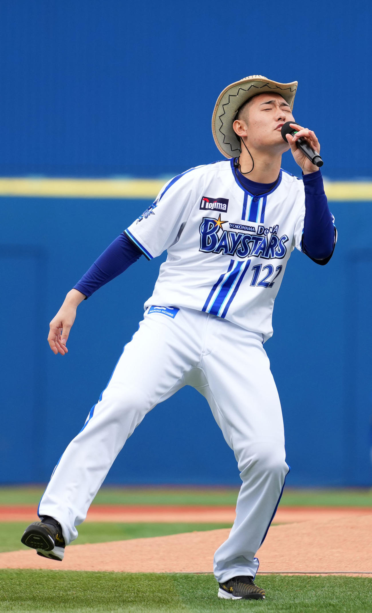 新入団選手紹介でウッディーのものまねを披露するDeNAドラフト育成4位の庄司（撮影・横山健太）