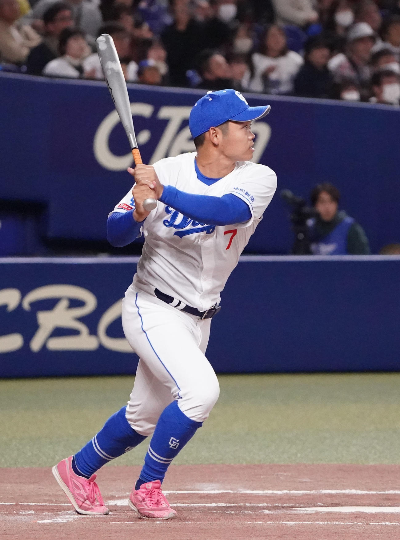 紅白戦で本塁打を放つ根尾（撮影・森本幸一）