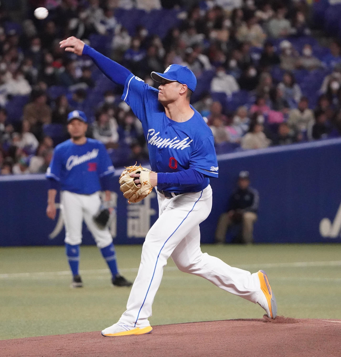紅白戦でマウンドに上がり投球する細川（撮影・森本幸一）