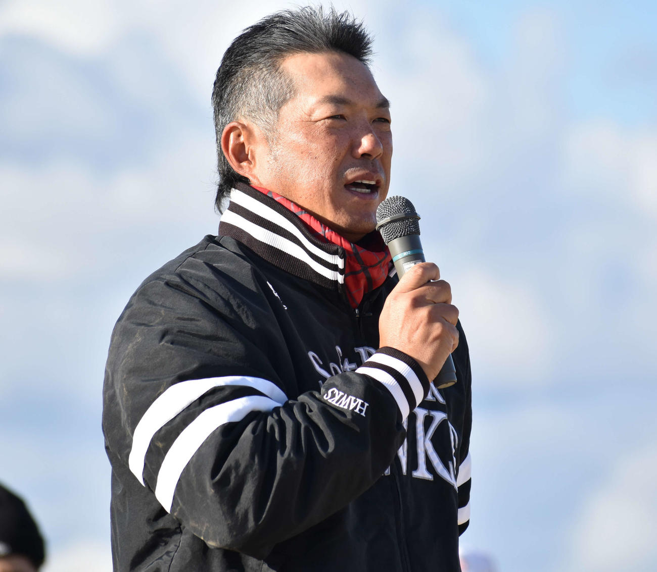 開会式であいさつする小久保監督（撮影・只松憲）