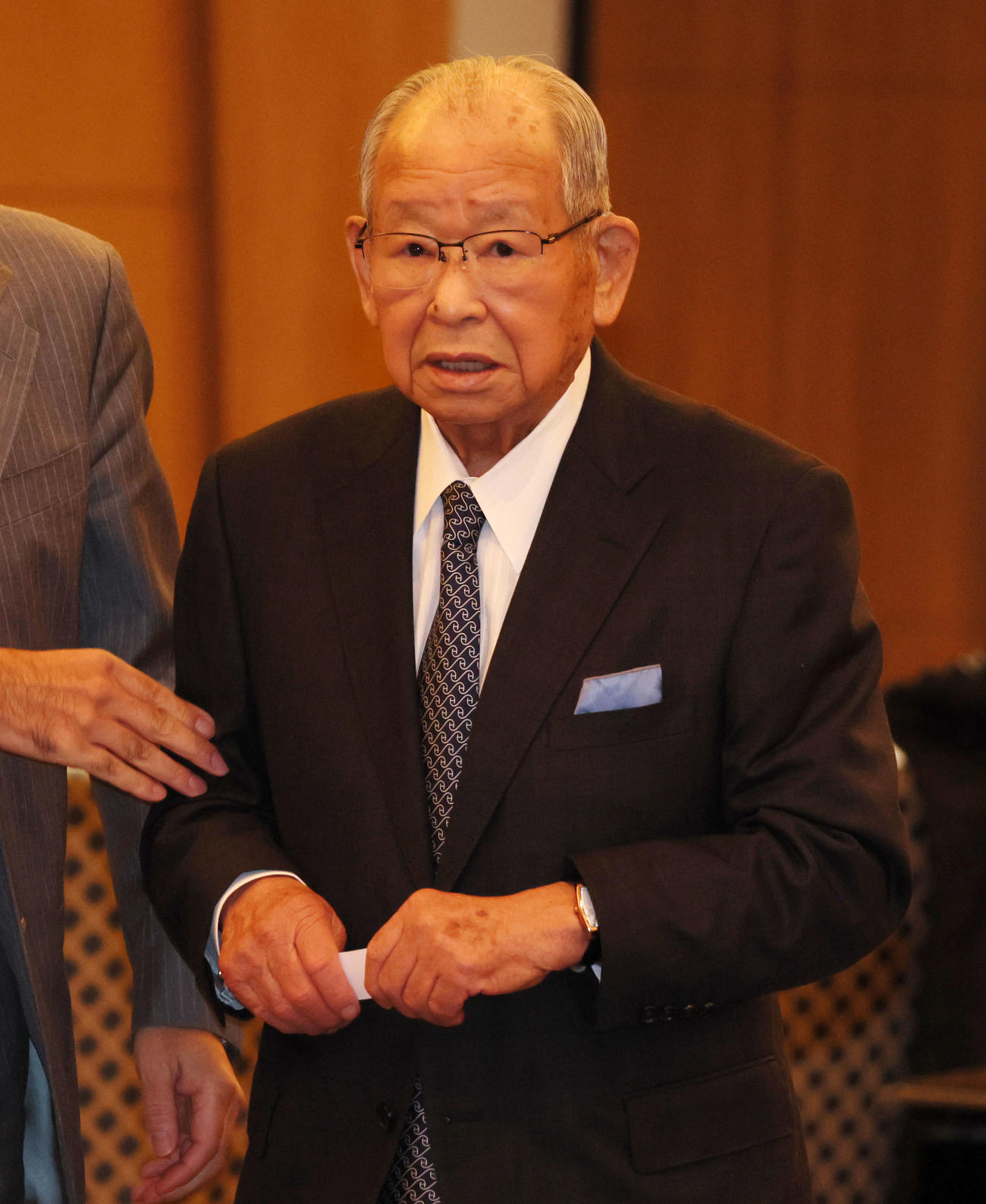 OB会に出席する日刊スポーツ客員評論家の吉田氏（撮影・加藤哉）