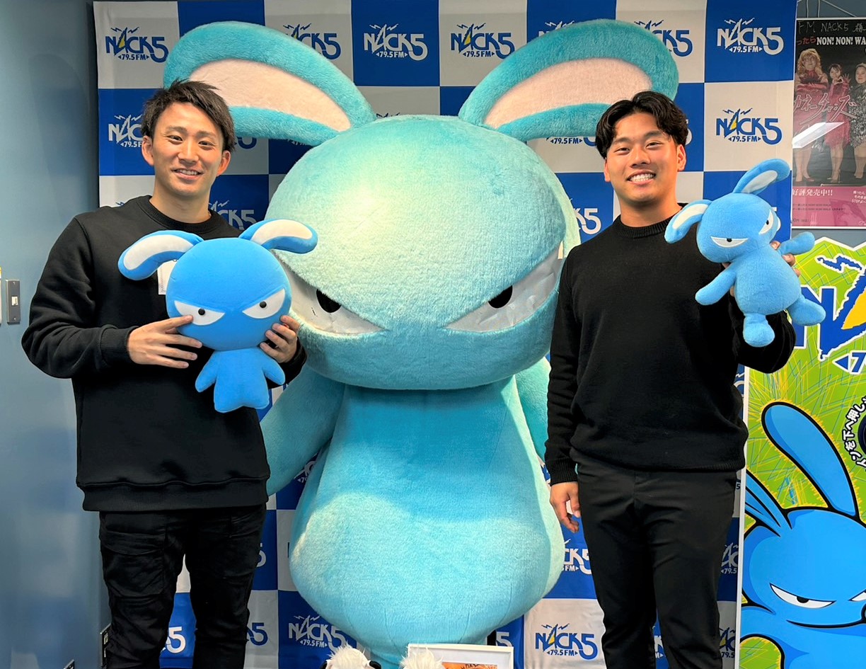 西武・蛭間（右）とラジオに生出演した小島（撮影・星夏穂）