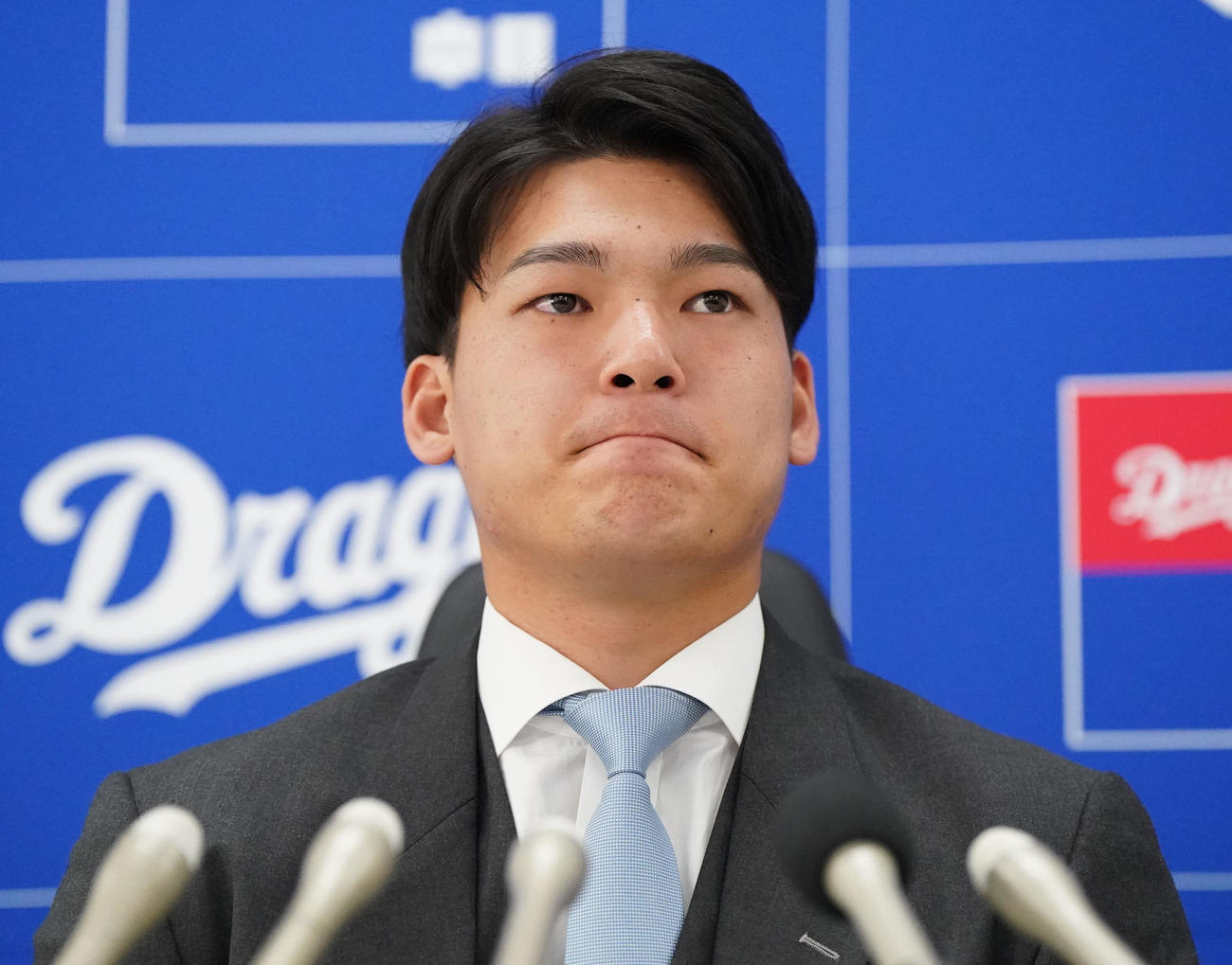 契約交渉を終え会見する石川昂（撮影・森本幸一）